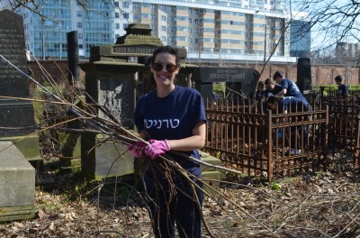 Sophie cleaning up the Warsaw Jewish Cemetery | Courtesy Trinity Hillel