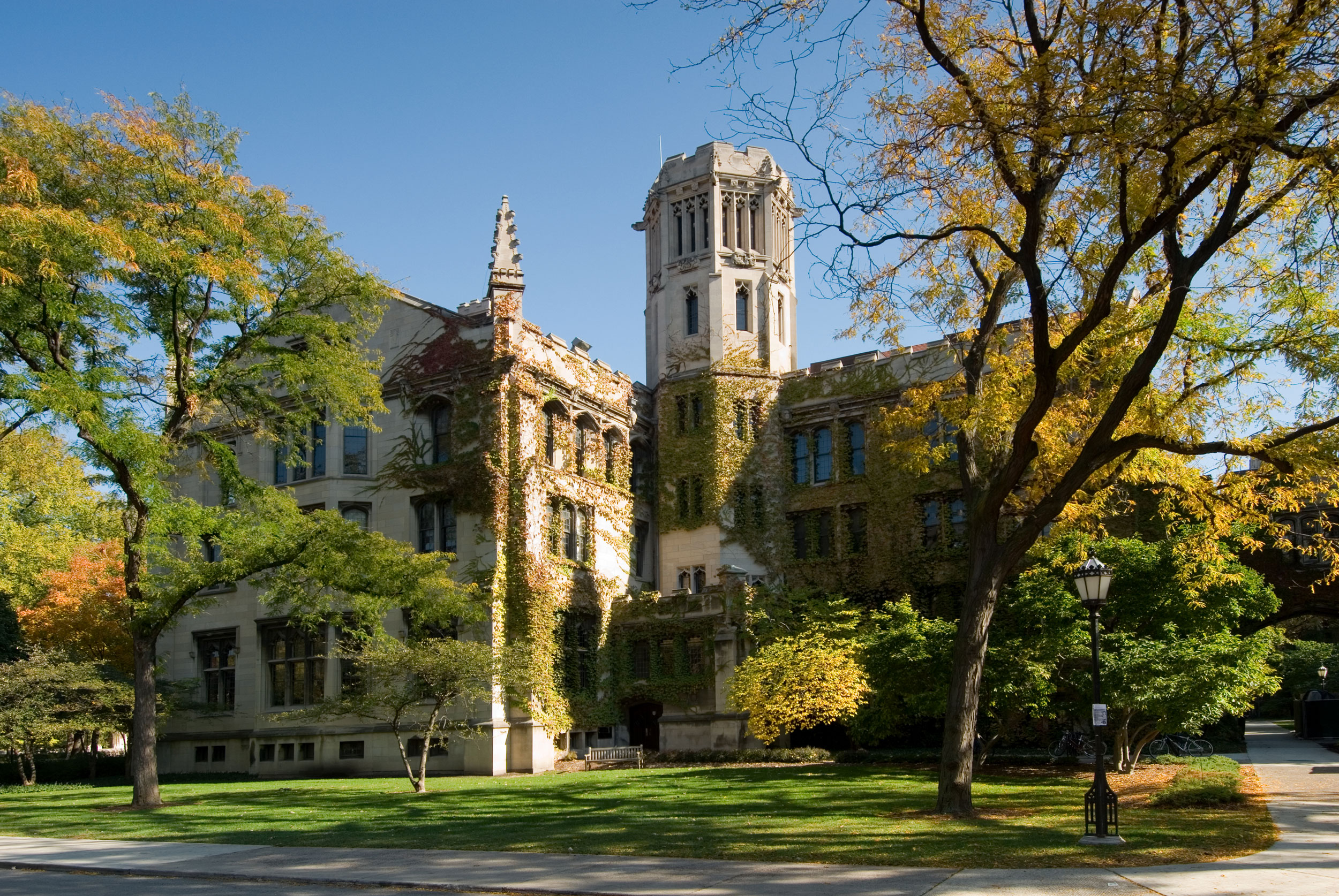 Emails leaked to Buzzfeed show racist, Islamophobic, and misogynistic emails circulated between the members of the University of Chicago's AEPi chapter. | Photo by Chuck Szmurlo [CC-3.0], <a href="https://commons.wikimedia.org/wiki/File:Rosenwald-Hall-Szmurlo.jpg">via Wikimedia Commons</a>
