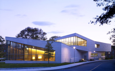 The Brandeis admissions building. | By Leo Felici [CC BY-SA 3.0], via Wikimedia Commons