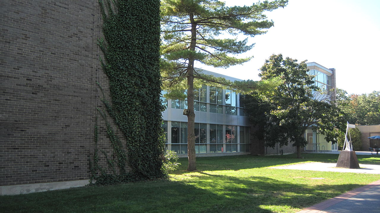 Stony Brook University. | By Josephng1 [CC BY-SA 3.0], <a href="https://commons.wikimedia.org/wiki/File:Stony_Brook_University_-_Heavy_Engineering.JPG">via Wikimedia Commons</a>