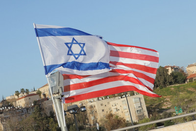 An Israeli flag and an American flag| By Zeevveez [CC BY 2.0], via Creative Commons